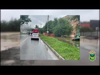 ‍ ️ С последствиями очередного циклона помогают справиться гражданам сотрудники полиции Приморья