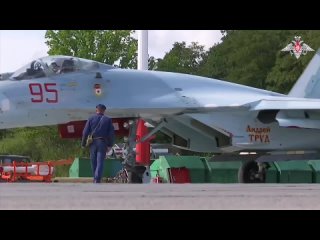 В небе над Балтикой проводится летно-тактическое учение истребительной авиации