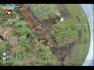 🇺🇦🇷🇺 FPV-дрон залетает прямиком в окоп с солдатам ВСУ на Запорожском направлении