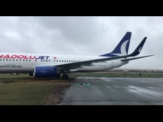 Летевший из Антальи Boeing-737 выкатился за ВПП в Перми