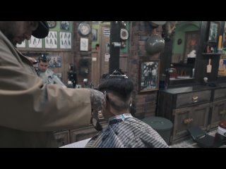 💈 ASMR BARBER - Как парикмахер может ИЗМЕНИТЬ мужчину - Учебное пособие по исчезновению кожи