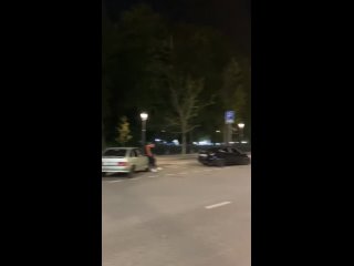 В Звенигороде мигранты чурки из Кавказа решили по кайфу поиграть в футбол на дороге, провоцируя аварийную ситуацию