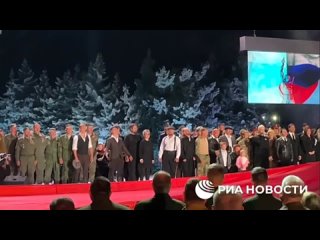 Шаман на праздничном концерте