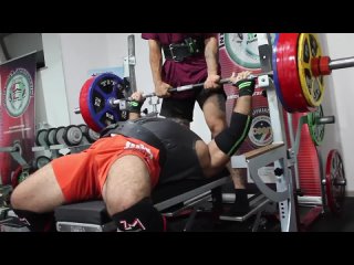 Захир Худояров жмет 245 кг на 2 раза