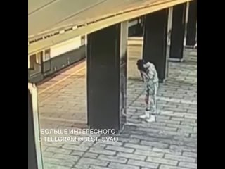 Мужчина ограбил женщину на “Долгопрудной“.