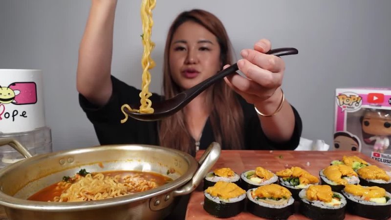 KOREAN SPICY NOODLES + UNI KOREAN KIMBAP ROLLS l MUKBANG