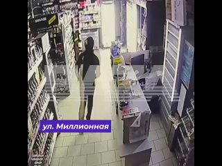 Сеть магазинов Винлаб в Москве уже несколько месяцев обносит серийный грабитель.