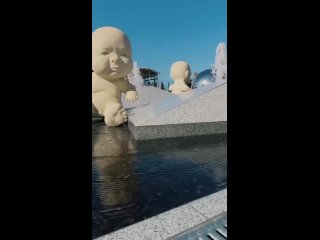 Открытие нового фонтана со скульптурами младенцев в Зеленоградске