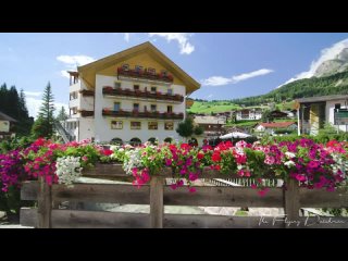 SELVA DI VAL GARDENA 🇮🇹 -The Most Beautiful Village In The Heart Of The Dolomites Italy 8K