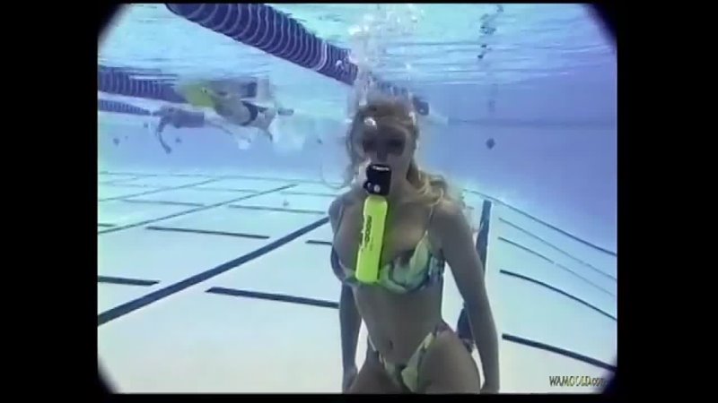 Shawna underwater mini-scuba-N