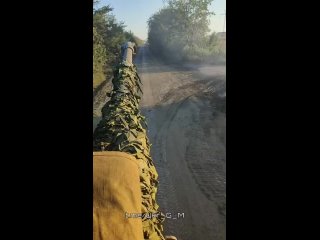 🇷🇺 Российские подразделения продолжают успешно наступать на всех направлениях🫡

🔥Колонна САУ 2С19 «Мста-С» в зоне проведения СВО