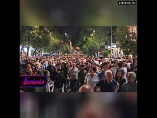 Протестующие против Пашиняна и сдачи Карабаха армяне схелнулись с полицией в Ереване  В Ереване на а