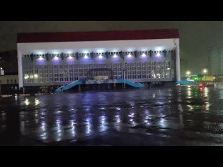 #ВоркутаПоймёт | Воркута - осенняя прогулка под дождём. Улица Ленина - площадь Победы - Тиман