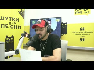 Вячеслав Макаров исполняет песни в разных стилях