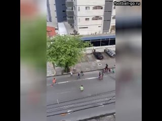Бразильская полиция элегантно предотвратила серьёзную драку с участием хулиганов Спорт Ресифи. Копы