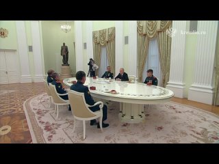 Владимир Путин встретился в Кремле с военнослужащими 127-й мотострелковой дивизии пятой общевойсковой армии