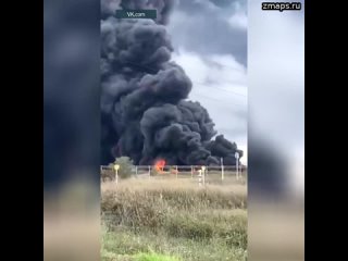 ️Крупный пожар вспыхнул на территории завода в Салавате  Полыхает неиспользуемая мазутная яма рядом