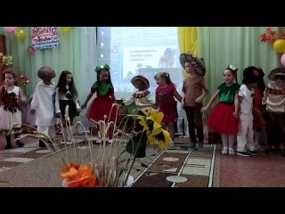 Детский сад № 4 города Калачинска_Фестиваль  Как грибы и ягоды подружились