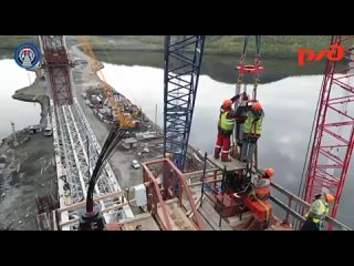 Подняли еще один пролет ж/д моста через р.Тулому, видео: Telegram / Губернатор Чибис