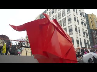 Делимся видео с торжественной церемонии открытия Севильского бульвара