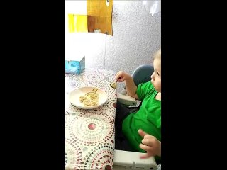 Самое главное: научить мальчика в раннем возрасте кушать самостоятельно.
