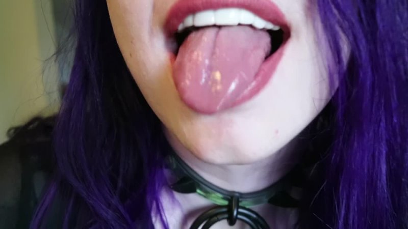Jupiter Domina - Goth girl spit tongue fetish