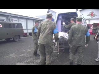 Российские миротворцы эвакуируют жителей Нагорного Карабаха пострадавших в результате взрыва цистерны с топливом