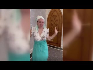 ДУМ Татарстана подало заявления в МВД и СКР на туристку из Москвы, которая спела и станцевала в Кул-Шарифе. 
В своем заявлении и