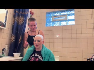 Koko Tsioutsiopoulos - Shaving my head shinny Part 2