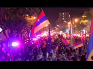 В Армении буйно расцветает национализм и ненависть к русским. Напали азеры - виноваты русские.