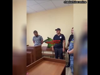 В Крыму к сотруднику заправки пристал мужчина из-за кепки с российским флагом и символом Z: в итоге