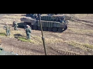 #СВО_Медиа #Военный_Осведомитель
Около 20 танков Leopard 2A4 украинской армии с установленной ДЗ «Контакт-1» на лбу и бортах баш