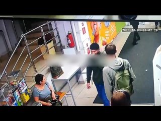 Во Владивостоке иностранные охранники супермаркета избили покупателя