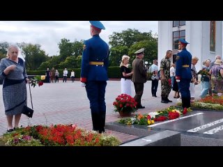 Сегодня утром на Мемориале Славы в Тирасполе. Приднестровцы вспоминают своих защитников. 1 августа День памяти и скорби по погиб