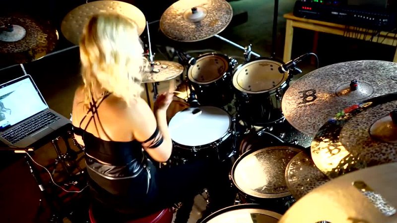 Kiske Somerville City of Heroes Veronika Mraz ( Lukesova) Drum