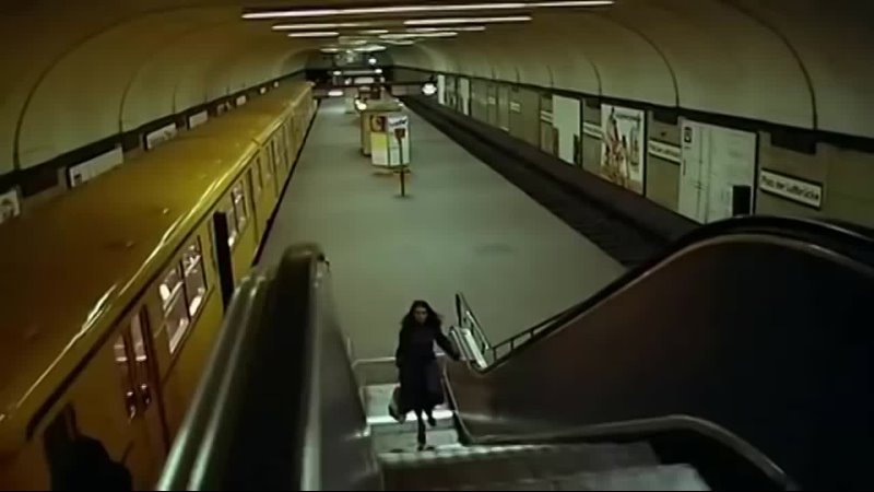 movies scenes Possessão (1981) cena sinistra no metrô, Possession (1981) scary scene on the
