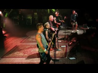 The Offspring ft. Deryck (Sum 41) and Pierre (Simple Plan) - Why Don’t You Get A Job