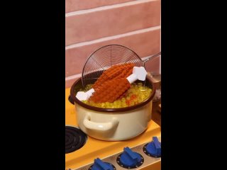 Приготовление курицы из Лего- это отдельный залипательный процесс, будем честны
Это же великолепно (видео)
