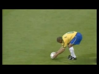 Невероятный гол Роберто Карлоса в ворота Фабьена Бартеза 1997 г.