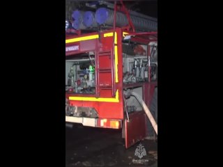 Рабочие на экскаваторе спасли ребенка из горящей квартиры