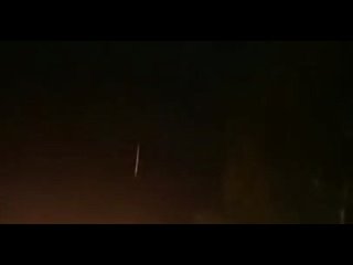 #СВО_Медиа #Военный_Осведомитель
Еще одно видео из Пскова, на котором стрельба стрелкового вооружения по БПЛА противника.
