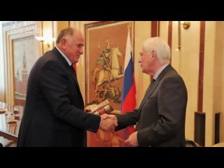 Перспективы сотрудничества двух республик обсудили на встрече Абдулмуслим Абдулмуслимов с  Борисом Грызловым