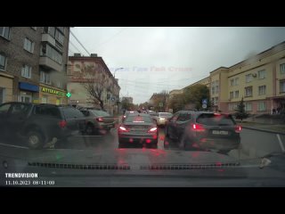 Момент ДТП на ул. Красногеройская (Ижевск)