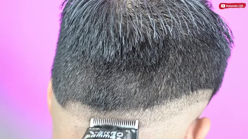 Деталь Fade Haircut Fohawk on Asian Hair Barber