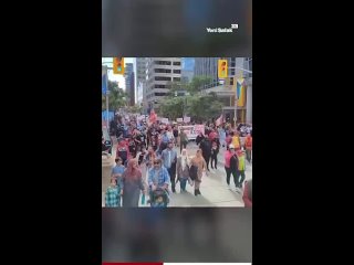 🇨🇦 В Канаде мусульмане и христиане вышли на массовый протест против урока «Гендер» в школах

На митинг с требование прекратить