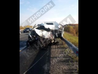 Смертельная авария на автодороге Сургут - Нефтеюганск. Там за мостом грузопассажирская Газель лоб в лоб столкнулась с грузовиком