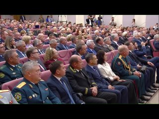 Со вступлением в должность губернатора Дмитрия Азарова поздравил полномочный представитель Президента в ПФО Игорь Комаров