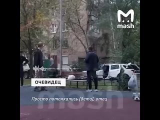 Чернокожий папаша впрягся за своего ребёнка в московских Текстильщиках.mp4