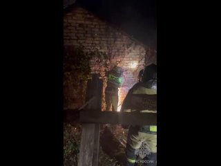 ‍Сотрудники МЧС оперативно ликвидировали загорание гаража, не дав распространиться огню на рядом стоящий дом