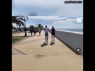 Костомаров смело решился на свою первую пробежку по набережной после операции. В настоящее время спо